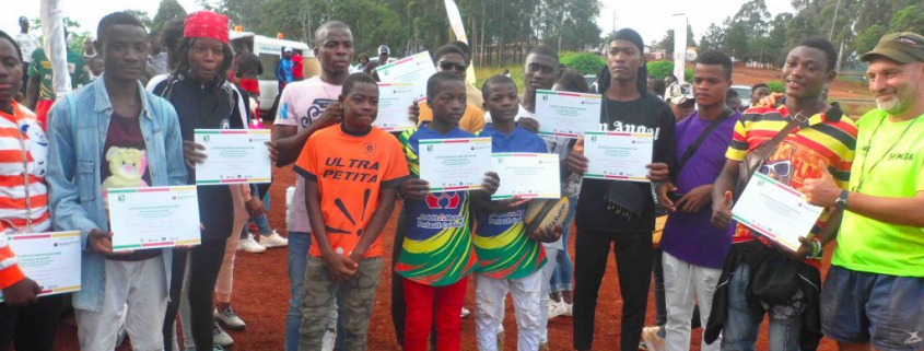 Les jeunes de Bafia avec leur attestation de participation au Tournoi SBA